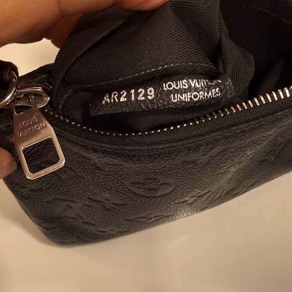 Louis Vuitton Black leather crossbody - Picture 9 of 9